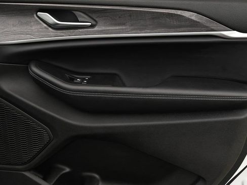 Used 2024 Jeep Grand Cherokee Limited w/ Black Appearance Package image 25