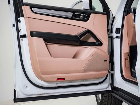 Certified 2023 Porsche Cayenne S Platinum image 25