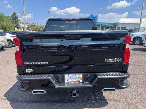 Used 2023 Chevrolet Silverado 1500 High Country w/ High Country Premium Package AWD/4WD image 6