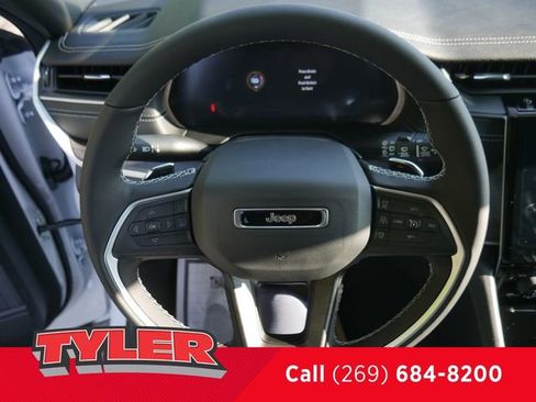 New 2025 Jeep Grand Cherokee Limited w/ Black Appearance Package image 30