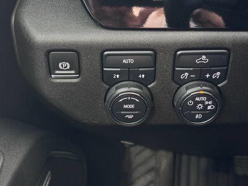 Certified 2025 Chevrolet Silverado 1500 RST w/ Convenience Package II AWD/4WD image 28