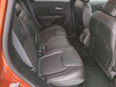 Used 2015 Jeep Cherokee Trailhawk w/ Cold Weather Group image 20