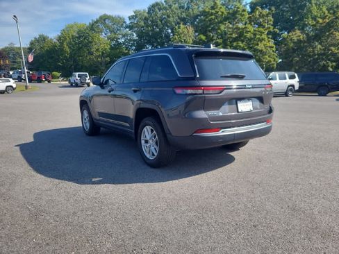 Used 2023 Jeep Grand Cherokee Laredo X AWD/4WD image 6