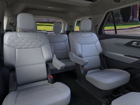 New 2026 Ford Explorer Platinum w/ LUX Leather Package AWD/4WD image 11