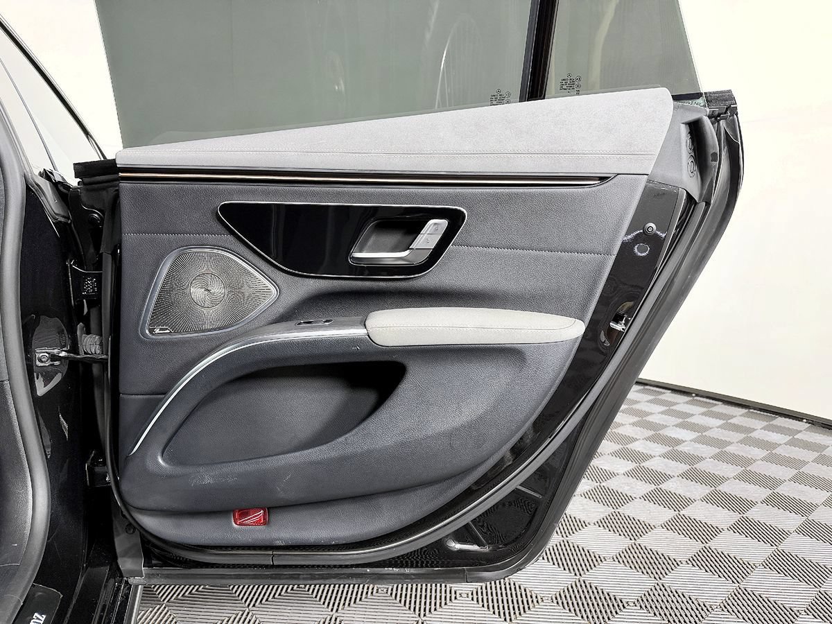 Used 2022 Mercedes-Benz EQS 580 4MATIC Sedan image 38