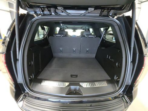 Certified 2023 Chevrolet Suburban Z71 w/ Luxury Package AWD/4WD image 14