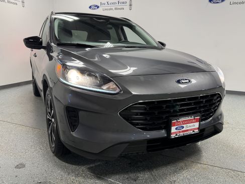 Used 2022 Ford Escape SE w/ SE Sport Appearance Package image 34