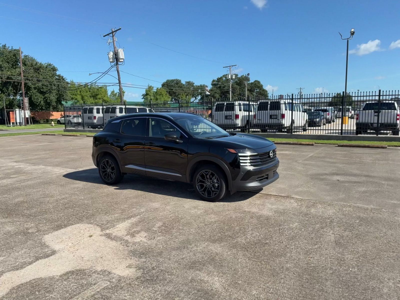 Used 2026 Nissan Kicks SR FWD image 2