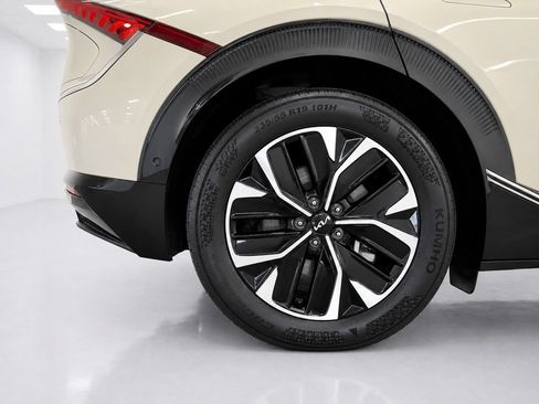 Used 2023 Kia EV6 Wind w/ Wind Technology Package AWD/4WD image 9