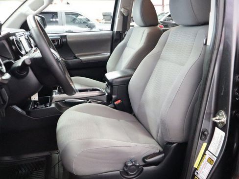 Used 2017 Toyota Tacoma SR5 w/ Tow Package RWD image 32