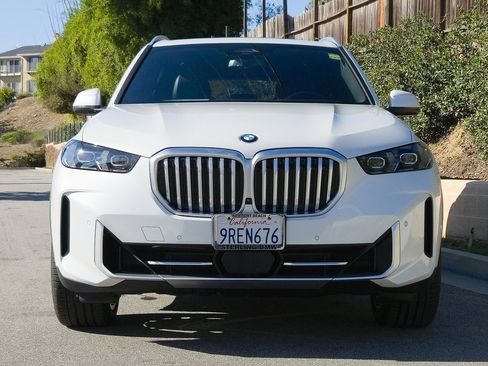 Used 2025 BMW X5 sDrive40i w/ Parking Assistance Package image 3