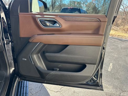 Used 2021 Chevrolet Tahoe High Country w/ Premium Package image 15