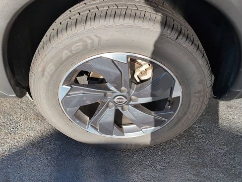 Used 2024 Nissan Rogue SV image 5