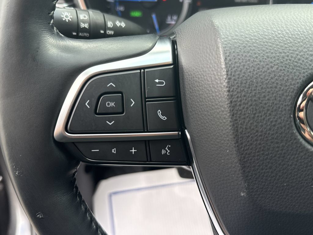 Used 2021 Toyota Highlander Limited FWD image 20