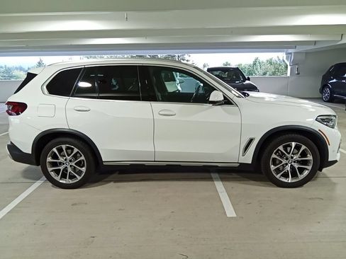 Used 2022 BMW X5 xDrive40i w/ Premium Package AWD/4WD image 4