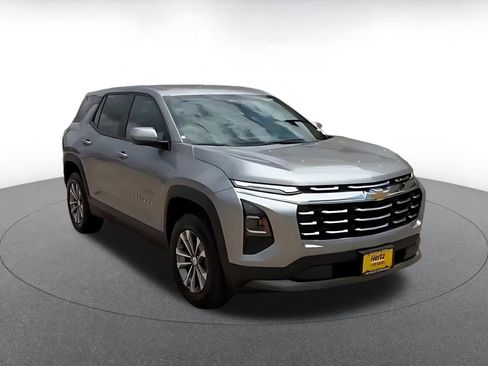 Used 2025 Chevrolet Equinox LT FWD image 3