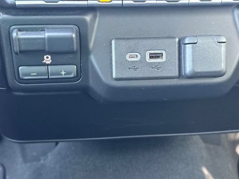 Used 2022 Chevrolet Silverado 1500 LT w/ Bed Protection Package AWD/4WD image 35