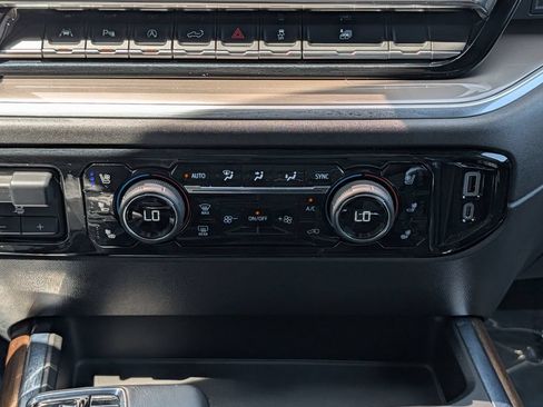 Used 2022 Chevrolet Silverado 1500 High Country w/ High Country Premium Package AWD/4WD image 21