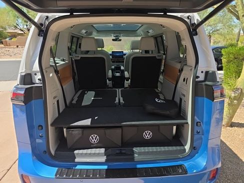 Certified 2025 Volkswagen ID. Buzz Pro S Plus AWD/4WD image 9