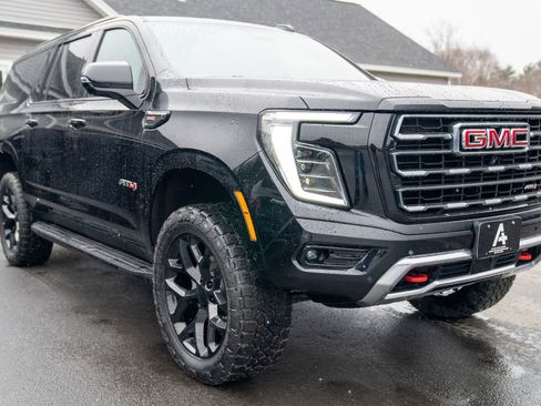 Used 2025 GMC Yukon XL AT4 image 8