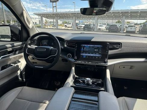 Used 2023 Jeep Wagoneer L Series III w/ Premium Group I AWD/4WD image 31
