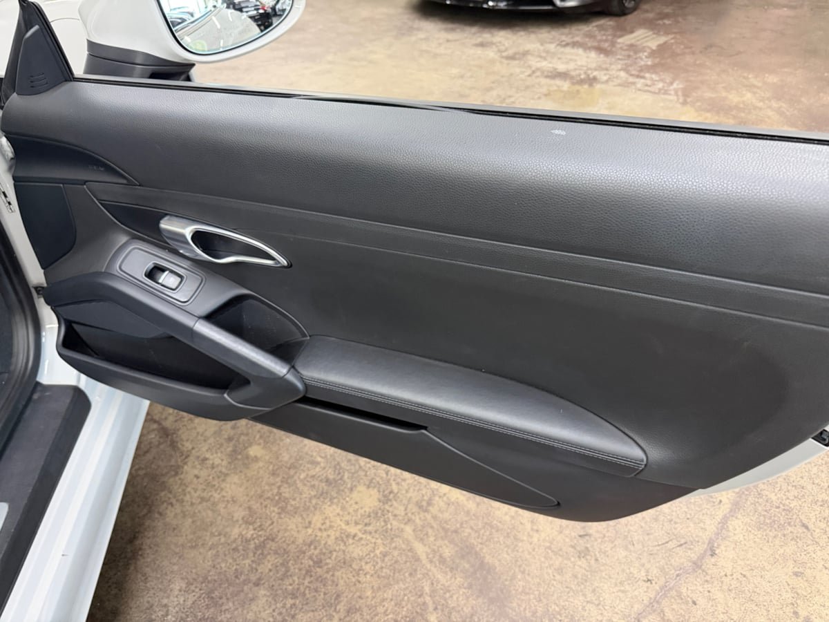 Used 2021 Porsche 718 Boxster S RWD image 15