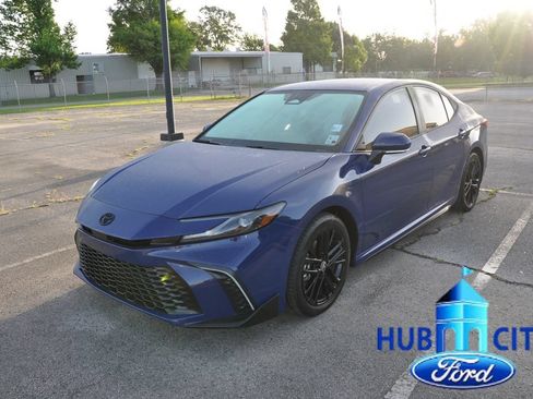 Used 2025 Toyota Camry SE w/ Multimedia Upgrade Package FWD image 1