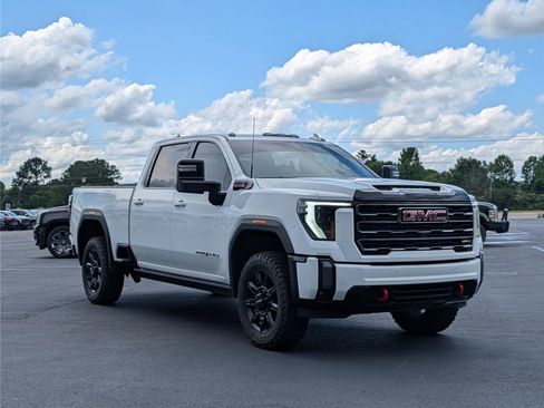 Used 2024 GMC Sierra 2500 AT4 w/ Technology Package AWD/4WD image 8