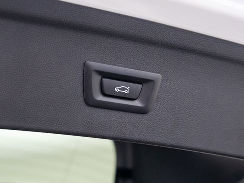 Used 2024 BMW iX xDrive50 w/ Convenience Package image 31