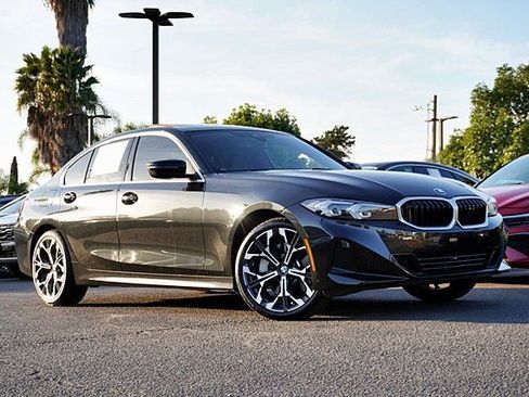 Used 2025 BMW 330i xDrive Sedan w/ Convenience Package image 2