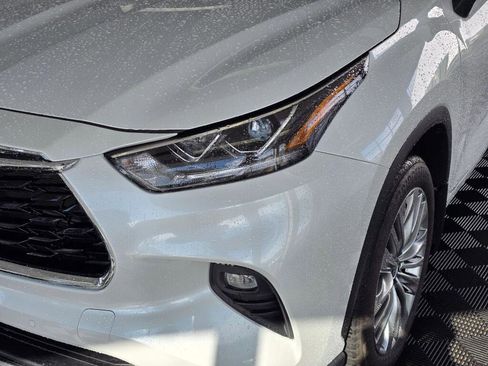 Used 2024 Toyota Highlander Platinum image 10