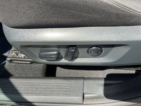Used 2025 Nissan Rogue SV FWD image 22