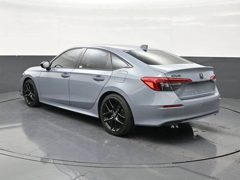 Used 2023 Honda Civic Sport image 3