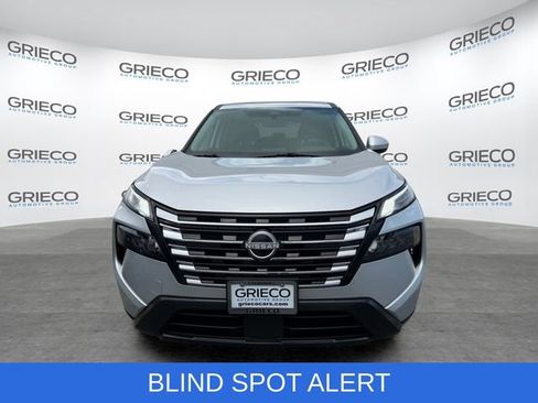 Used 2025 Nissan Rogue SV FWD image 2