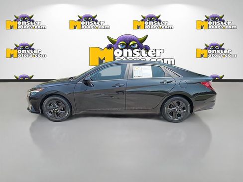 Used 2022 Hyundai Elantra SEL w/ Convenience Package FWD image 8