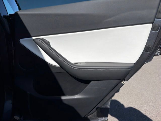 Used 2022 Tesla Model Y Performance AWD/4WD image 13