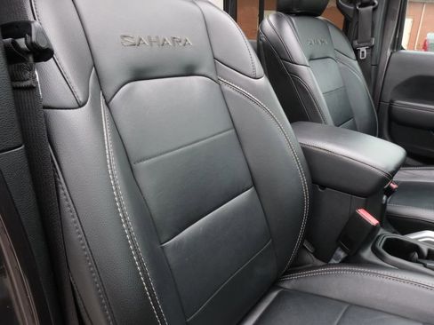 Used 2021 Jeep Wrangler Unlimited Sahara image 32