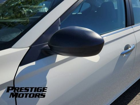 Used 2025 Nissan Altima 2.5 SV FWD image 13