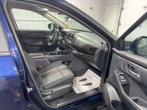 Used 2024 Nissan Rogue SV AWD/4WD image 10