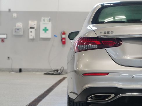 Used 2022 Mercedes-Benz E 350 4MATIC Sedan image 11