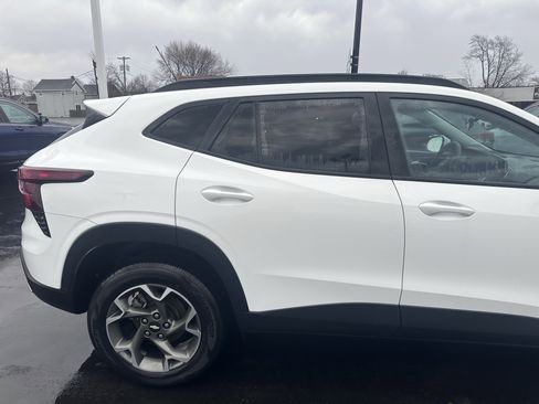 Used 2024 Chevrolet Trax LT image 10