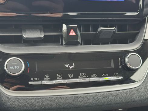 Certified 2025 Toyota Corolla LE image 18