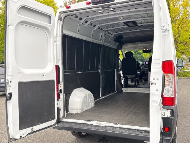 Used 2025 RAM ProMaster 2500 w/ Convenience Group FWD image 19