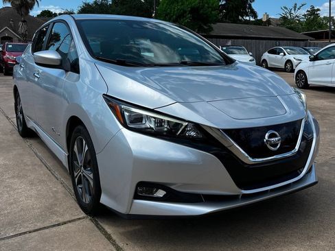 Used 2019 Nissan Leaf SV Plus w/ SV Plus Technology Package FWD image 4
