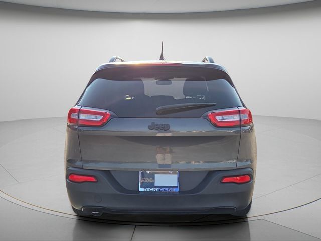 Used 2016 Jeep Cherokee Sport FWD image 5