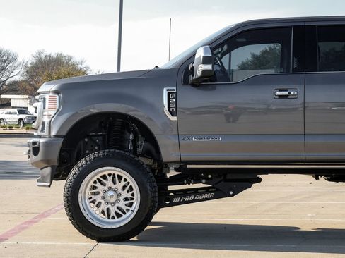 Used 2022 Ford F250 Platinum w/ FX4 Off-Road Package AWD/4WD image 15
