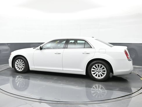 Used 2013 Chrysler 300 RWD image 5