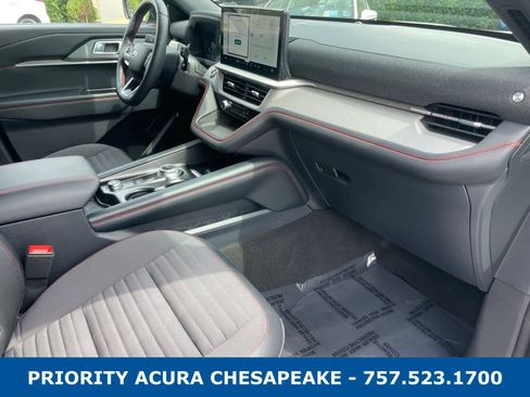 Used 2025 Ford Explorer ST-Line AWD/4WD image 25