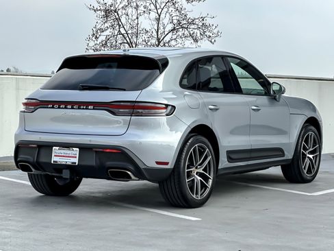 Used 2025 Porsche Macan image 8