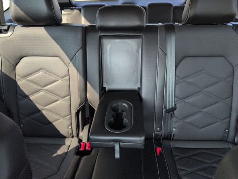 Used 2024 Volkswagen Atlas SE image 16